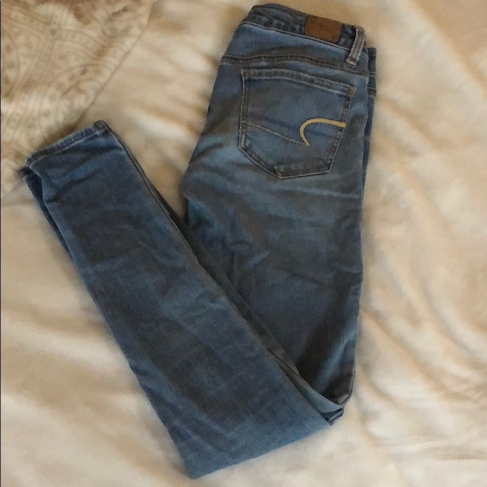American eagle lights blue skinny jeans.